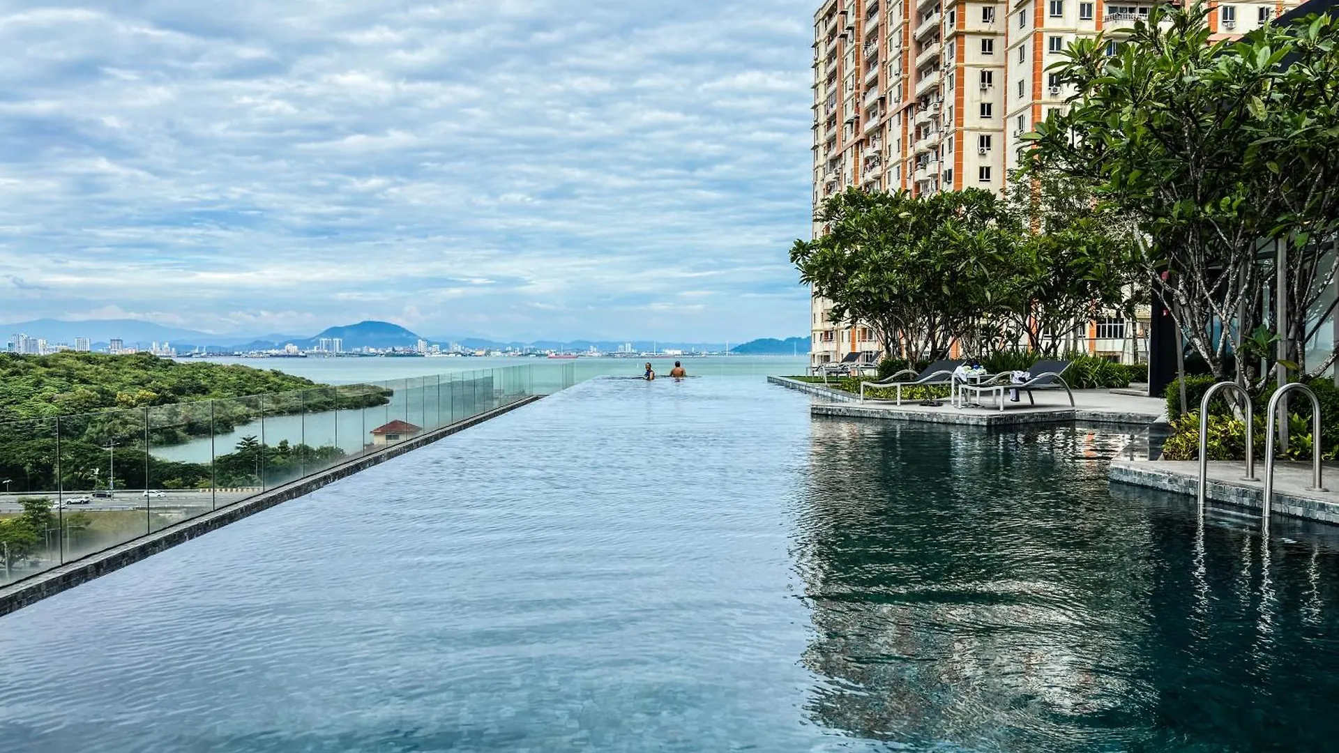 Designer Suites 2Br Apartment In Penang Near George Town Self Check-In Wifi Partial Seaview Jelutong 0*,  Malasia